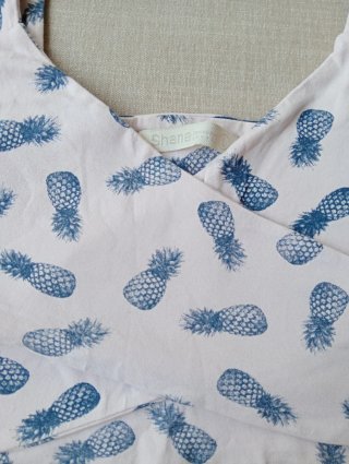 Crop top Shana talla L estampado piñas