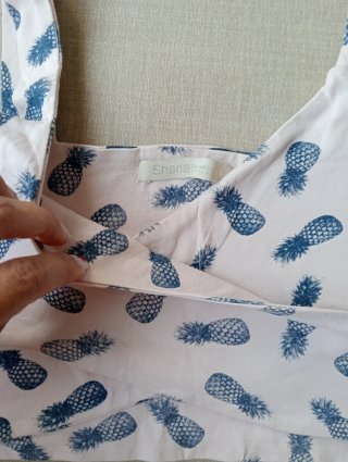 Crop top Shana talla L estampado piñas