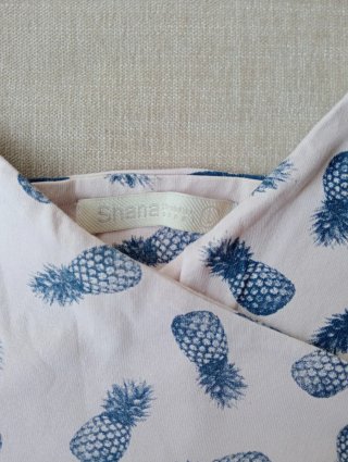 Crop top Shana talla L estampado piñas
