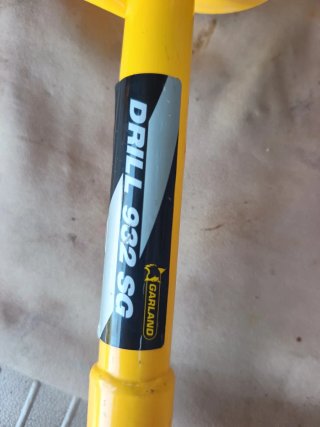 Máquina para hacer hoyos en el suelo