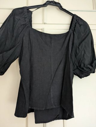 Blusa negra escote cuadrado