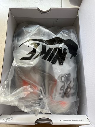 Nike MMW 42 Gris Naranja