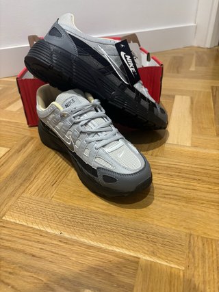 Nike P6000 grises y negras Talla 45