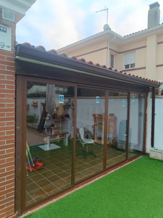 Puerta corredera y ventana