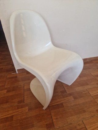 Pack 4 sillas blancas estilo Panton – diseño retro