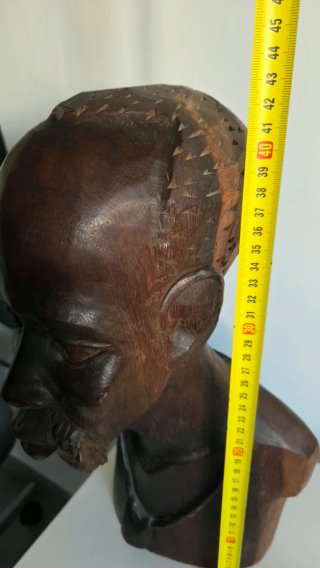 Figura madera hombre tribal