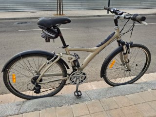 Bicicleta de paseo b'Twin seven. Doble suspension.