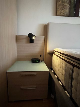 Cama completa: canapé, colchón, cabecero y mesilla