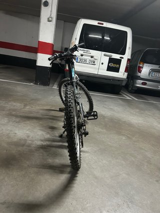 Bicicleta de montaña negra