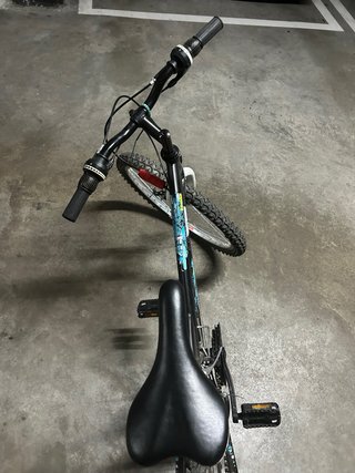 Bicicleta de montaña negra