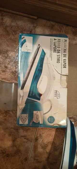 Plancha de vapor 1400W con suela de acero inox.