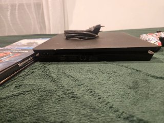 PS4 (PlayStation 4) Negra + 2 Juegos