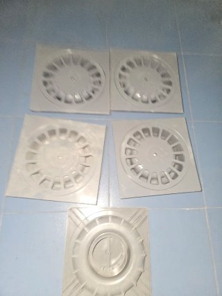 5 desagües cuadrados
