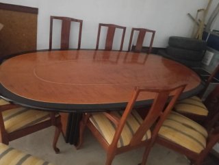 Mesa ovalada y 8 sillas de comedor