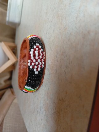 Pulsera Cuero y Cuentas Artesanía Masá