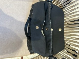 Bolso Fila Negro y Dorado