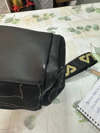 Bolso Fila Negro y Dorado