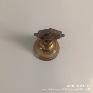 Campana de llamada de latón con emblema de cobre