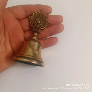 Campana de llamada de latón con emblema de cobre