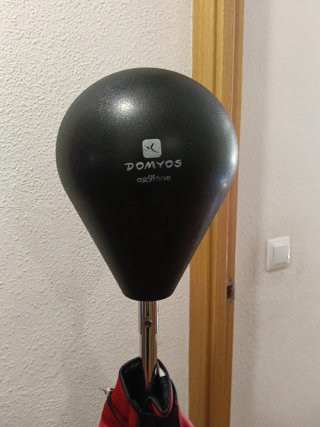 Balón de boxeo ajustable con guantes