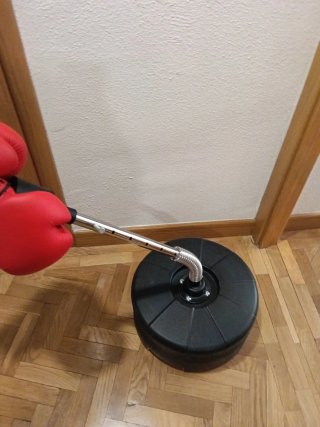 Balón de boxeo ajustable con guantes