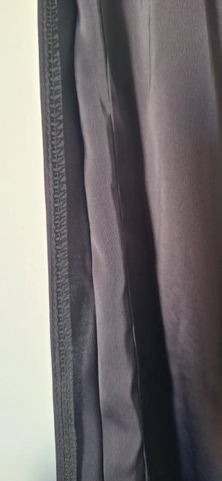 Eleganti pantaloni in raso grigio scuro