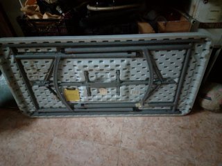 Mesa plegable de plástico gris