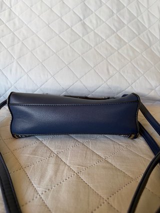 Bolso bandolera con asa ajustable