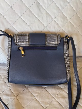 Bolso bandolera con asa ajustable