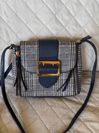 Bolso bandolera con asa ajustable