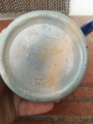 Jarra de cerámica alemana