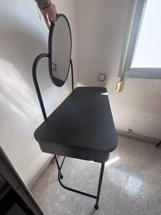 Tocador negro metálico con espejo