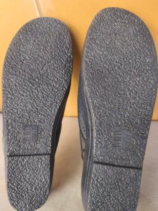 Zuecos negros piel talla 41