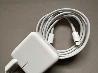 Cargador Apple 30W USB-C MacBook Air M1