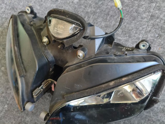Faro Honda CBR PC37 Original