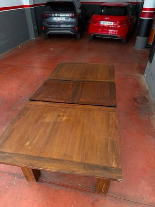 Mesa de comedor de madera