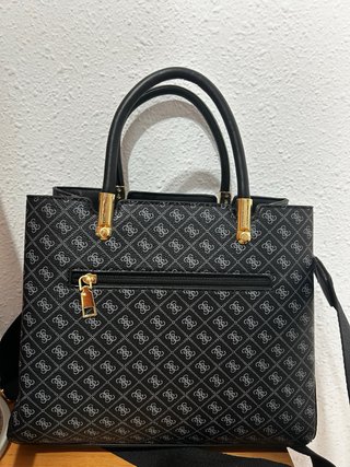 Bolso Guess Negro y Dorado