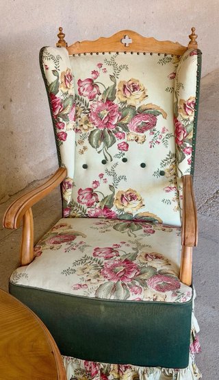 Conjunto mesa sillón butacas sillas floral