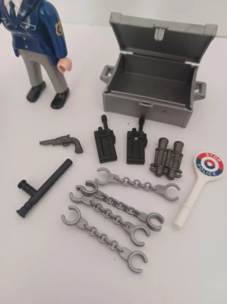 Playmobil policía con perro y accesorios