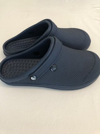 Zuecos tipo Crocs Azul Marino