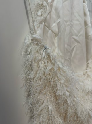 Vestido Zara plumas