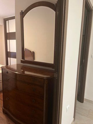 Cabecero , comoda y espejo