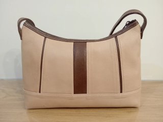 Lote: bolso, monedero y funda de gafas para leer.