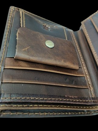 Cartera de cuero con diseño de barco pirata