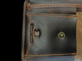 Cartera de cuero con diseño de barco pirata