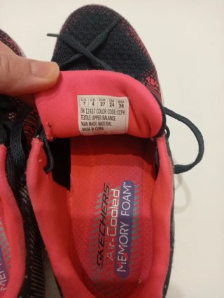 Zapatillas Skechers Negras y Rosas