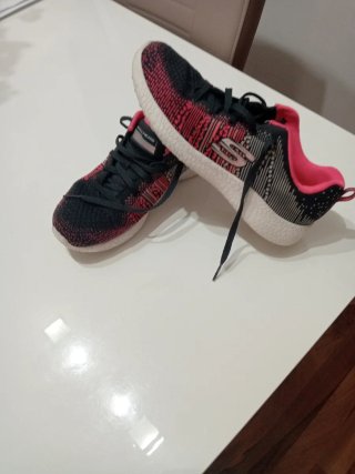 Zapatillas Skechers Negras y Rosas