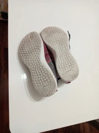 Zapatillas Skechers Negras y Rosas
