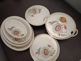 Vajilla Porcelana Clásica 56 piezas aprox.