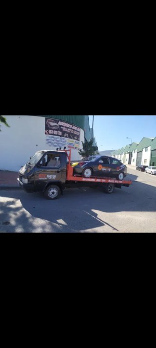 Grúa Nissan Trade 2.8 atmosférica